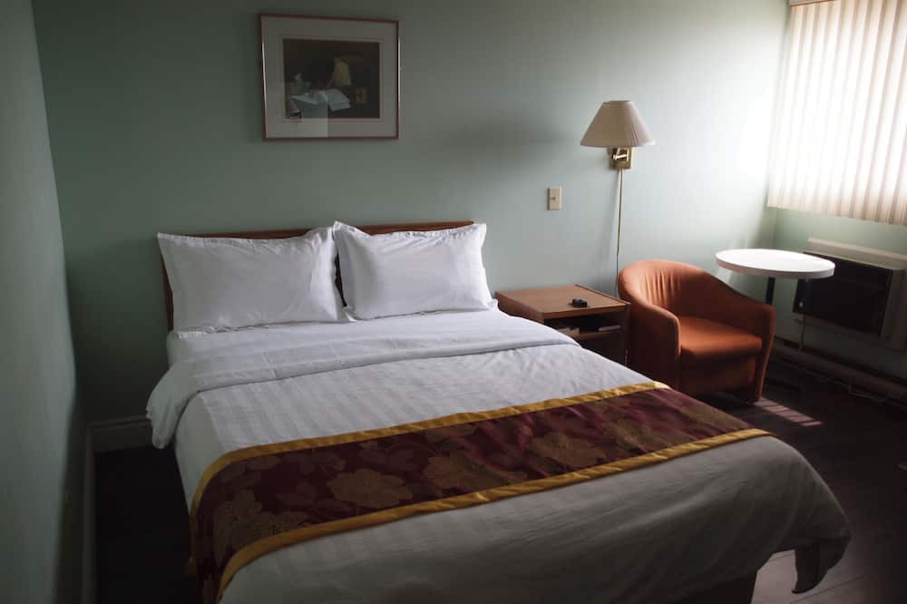 Photo of Bedroom in Saint-Mathieu-de-Beloeil
