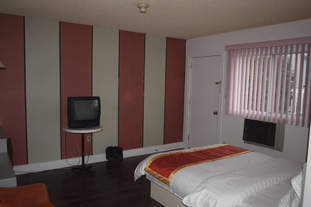 Photo of Bedroom in Saint-Mathieu-de-Beloeil