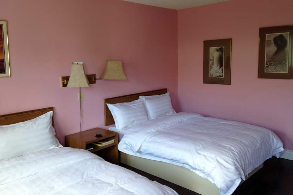 Photo of Bedroom in Saint-Mathieu-de-Beloeil