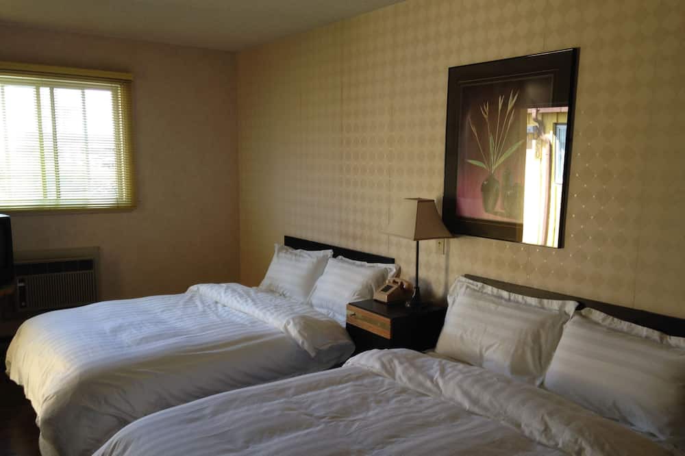 Photo of Bedroom in Saint-Mathieu-de-Beloeil