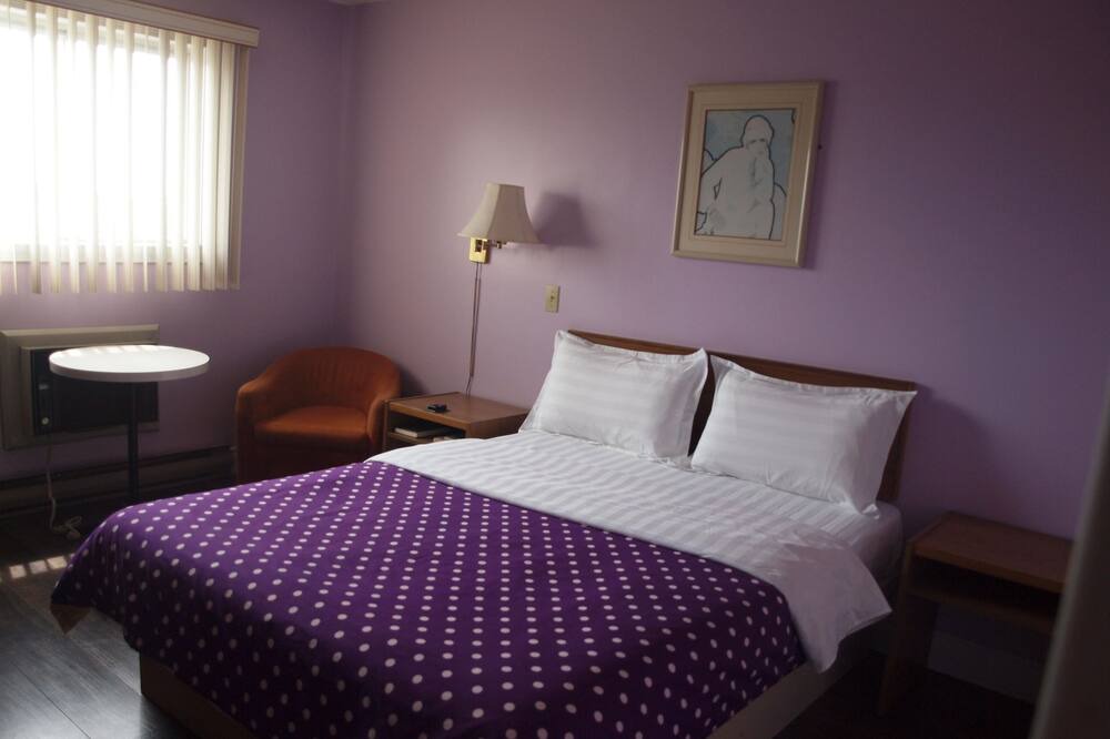 Photo of Bedroom in Saint-Mathieu-de-Beloeil