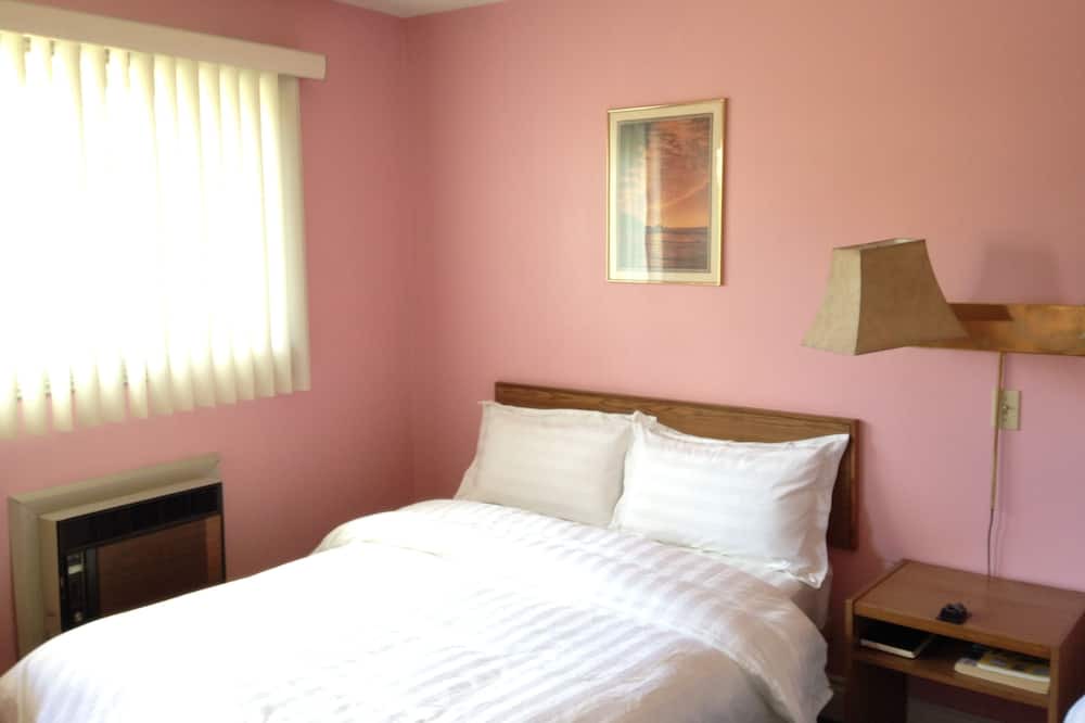 Photo of Bedroom in Saint-Mathieu-de-Beloeil