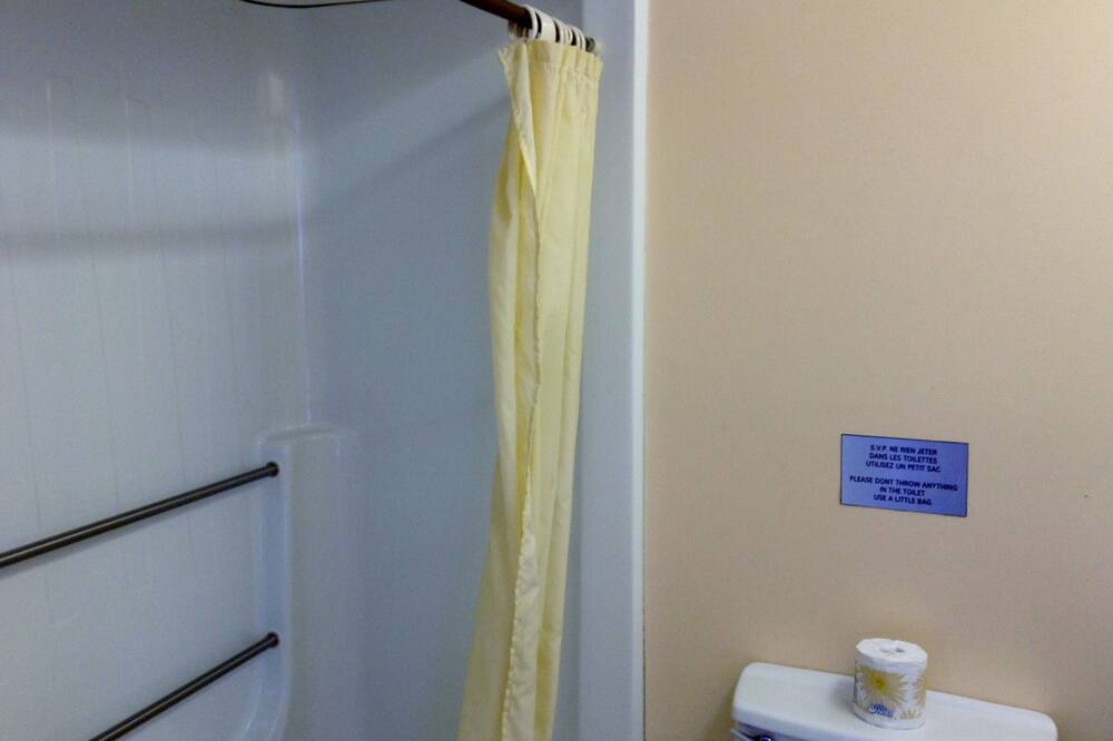 Photo of Bathroom in Saint-Mathieu-de-Beloeil