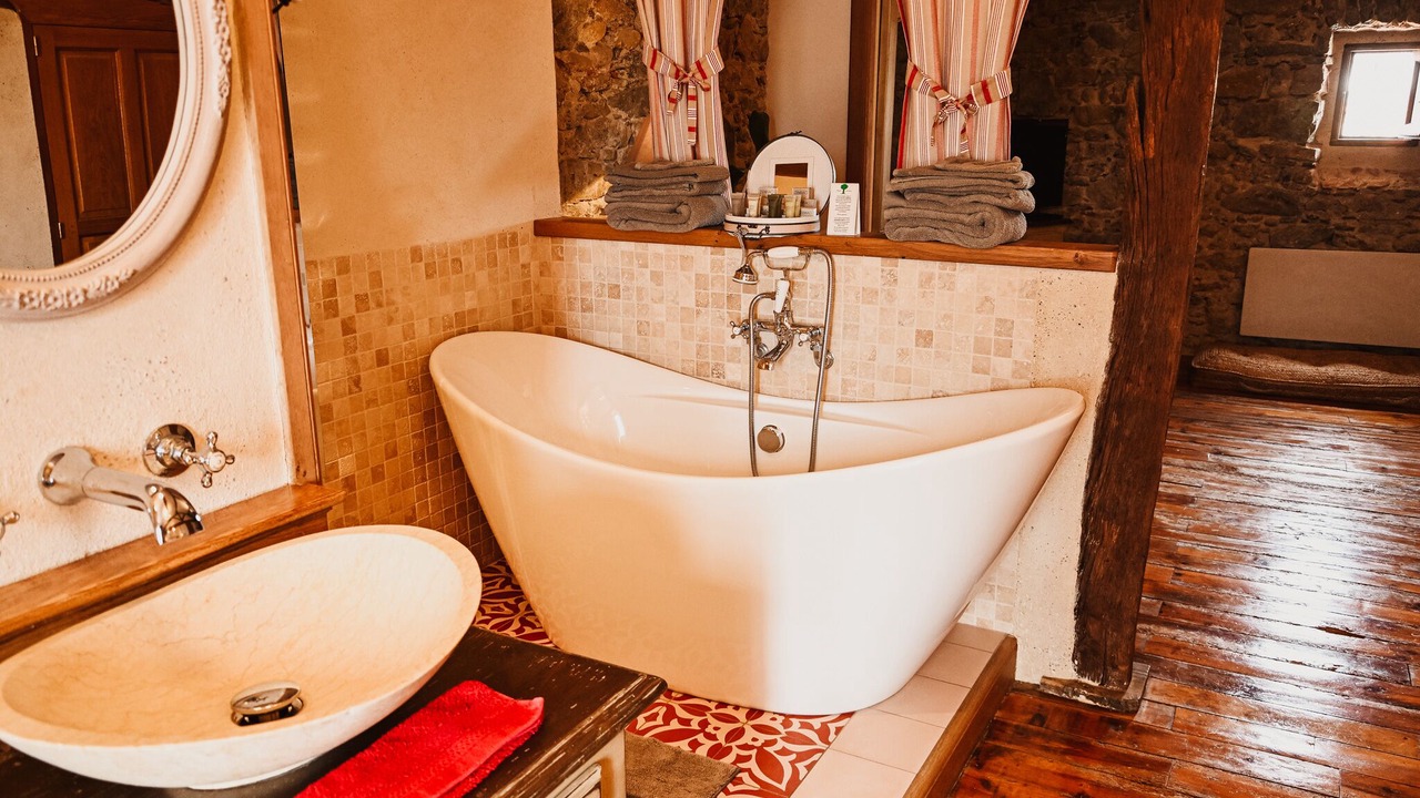 Photo of Bathroom in Mirepoix