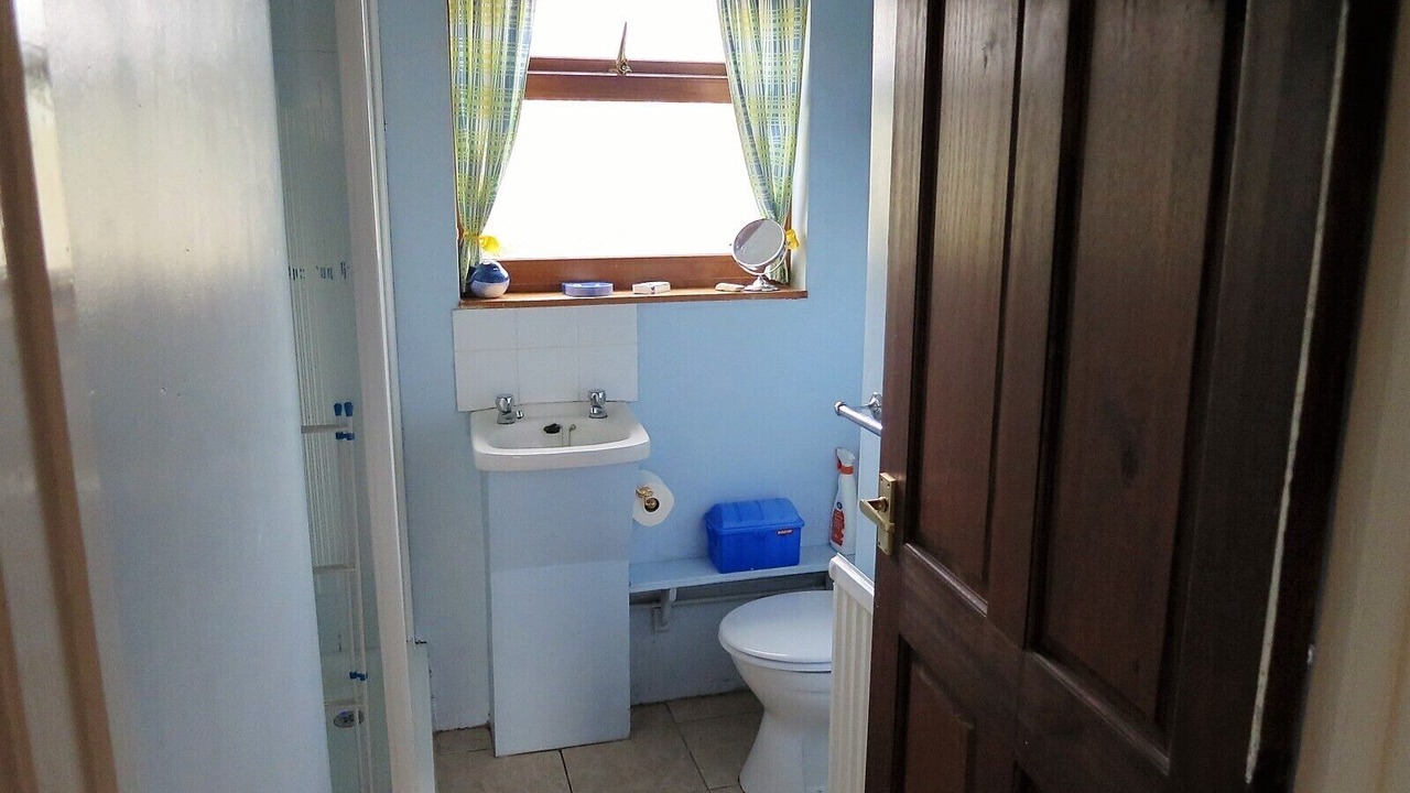 Photo of Bathroom in Llangynidr