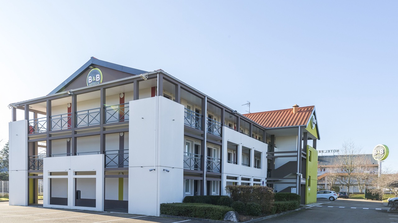 Photo of Buildings in Moneteau