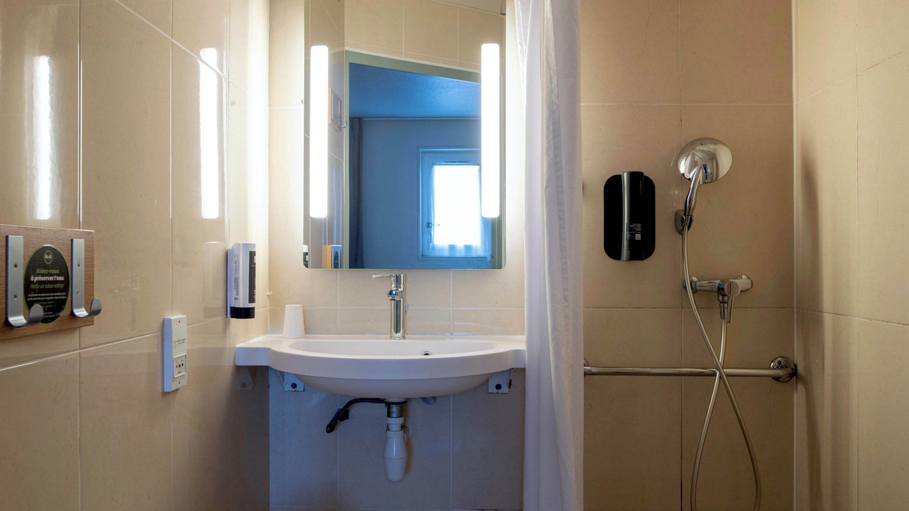 Photo of Bathroom in Saint Tronquet Business Park