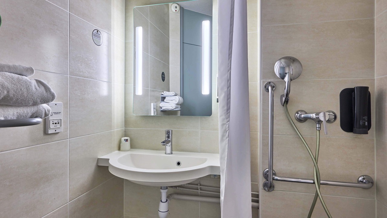 Photo of Bathroom in Saint-Contest