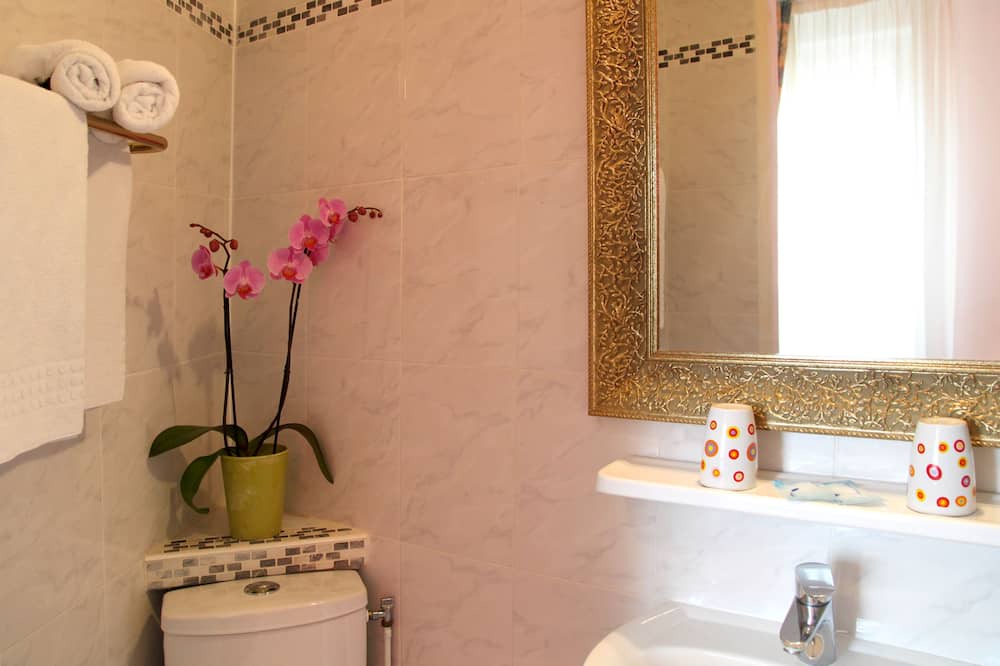 Photo of Bathroom in Houlgate