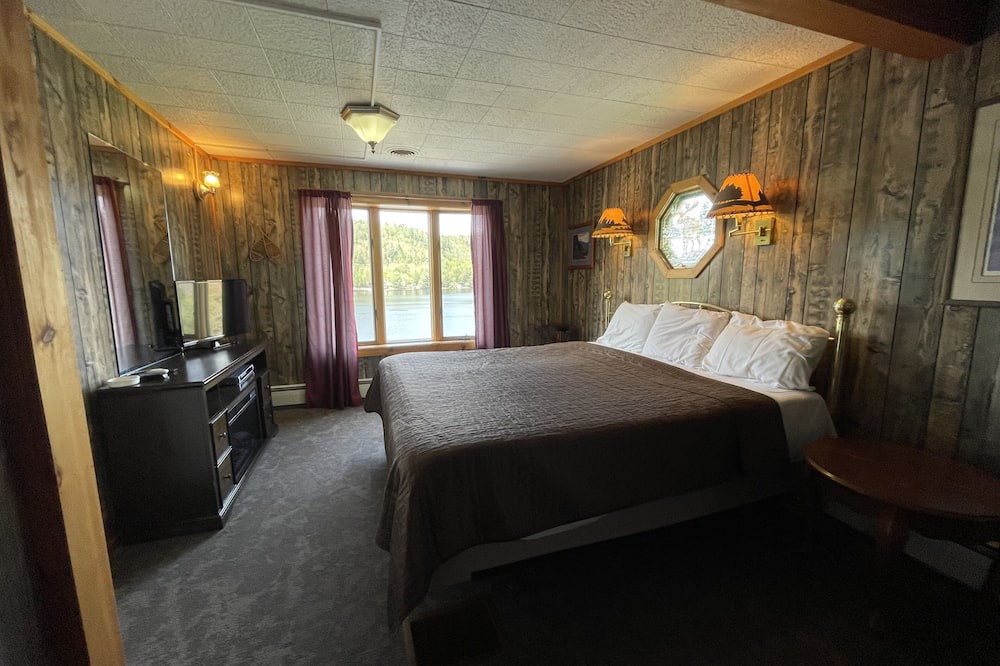 Photo of Bedroom in Eagle Bay