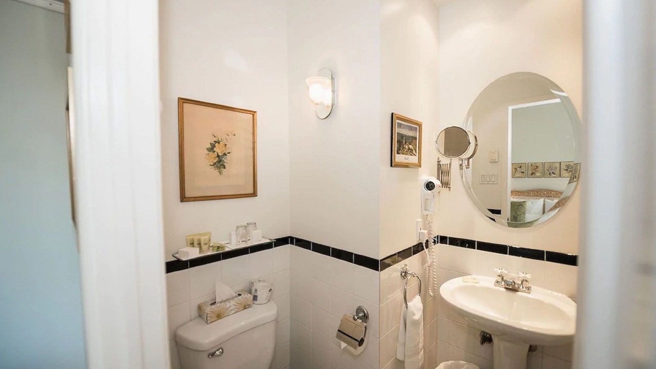 Photo of Bathroom in Quartier des Spectacles