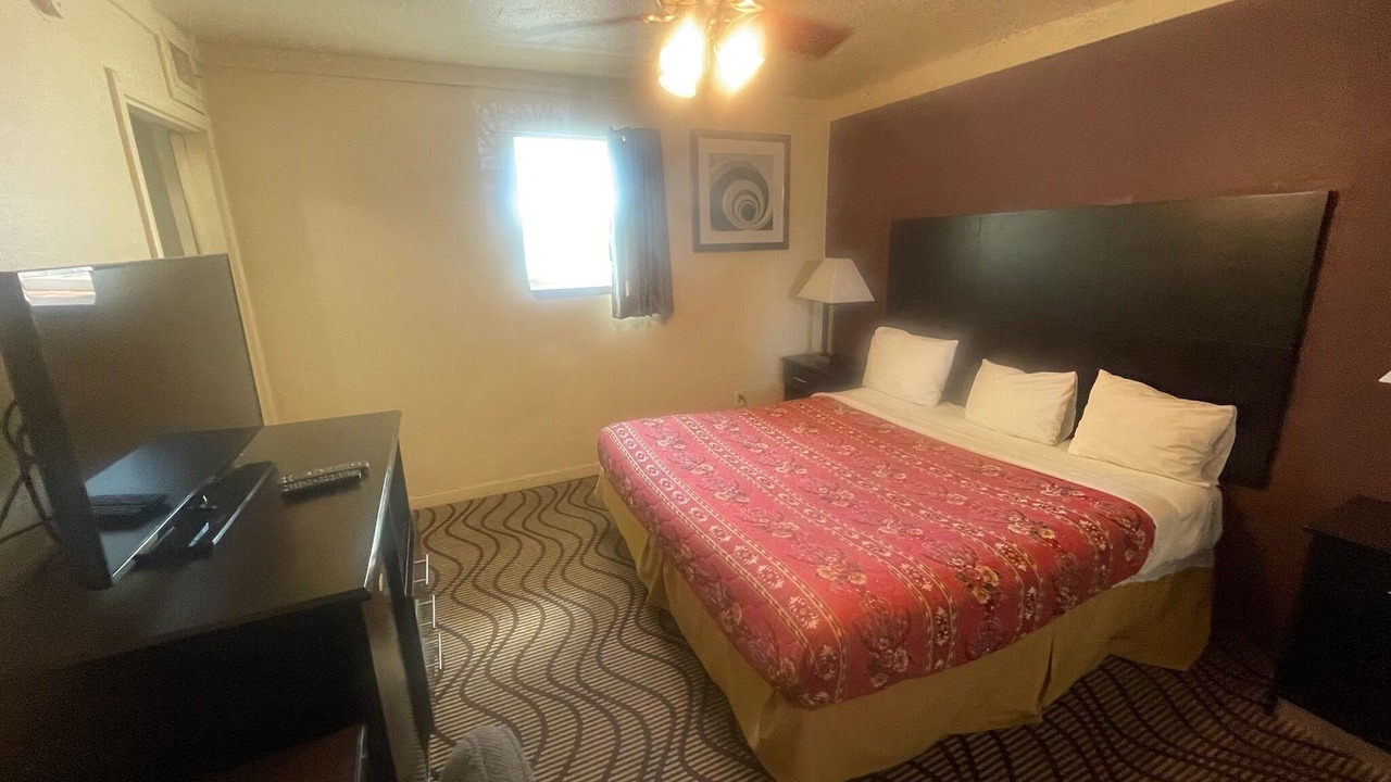 Photo of Bedroom in Manor