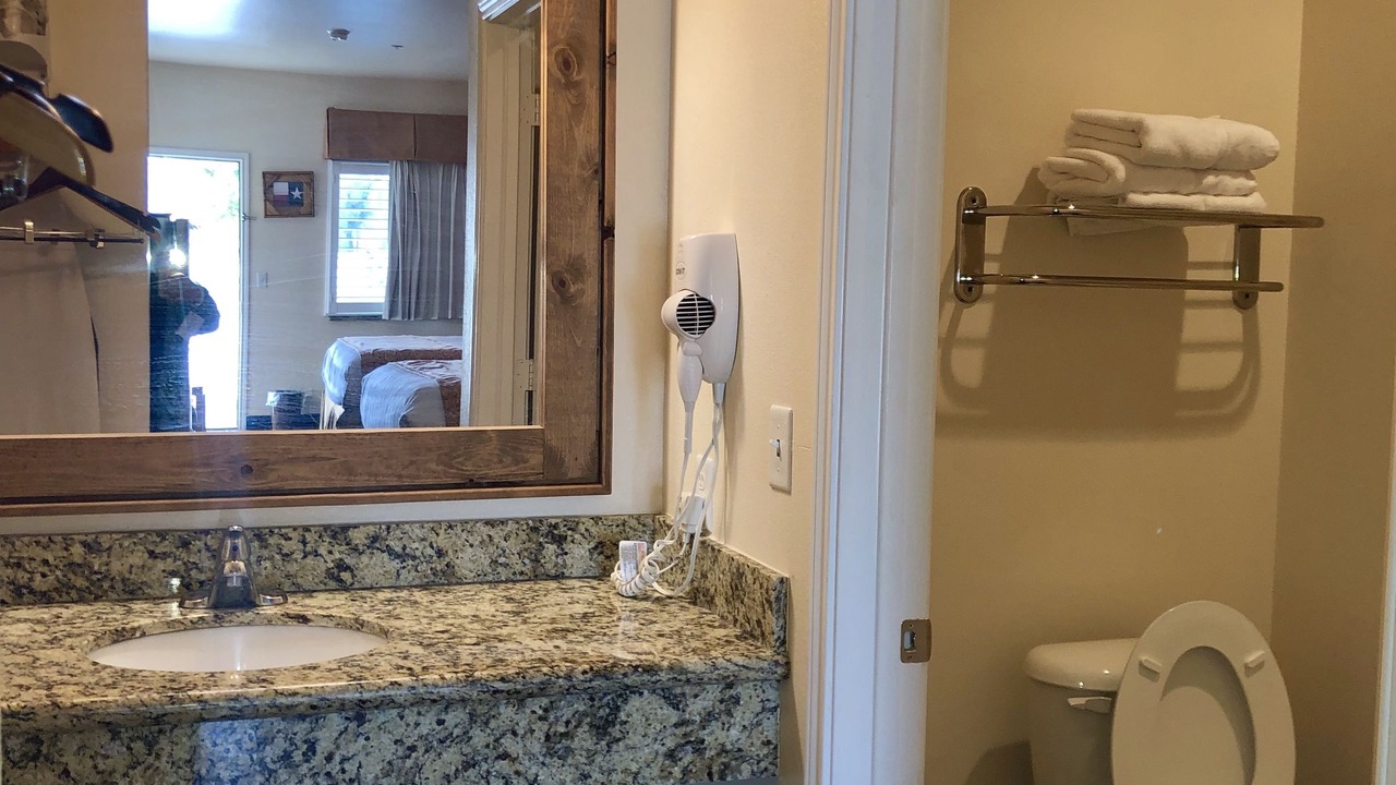 Photo of Bathroom in Cuero