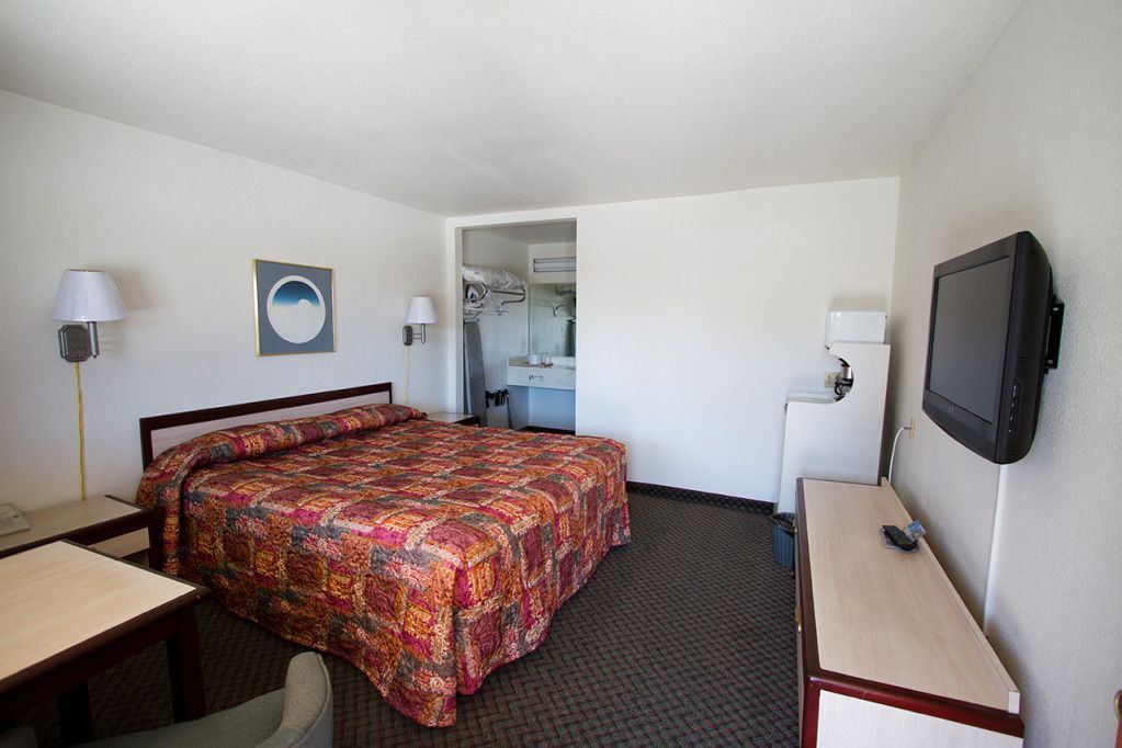 Photo of Bedroom in Lone Pine