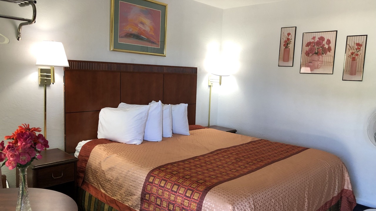 Photo of Bedroom in Reedsport