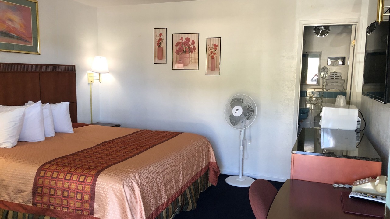 Photo of Bedroom in Reedsport