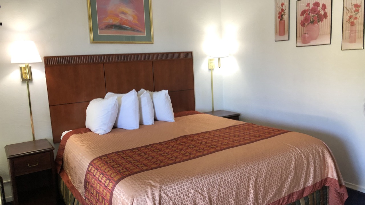 Photo of Bedroom in Reedsport