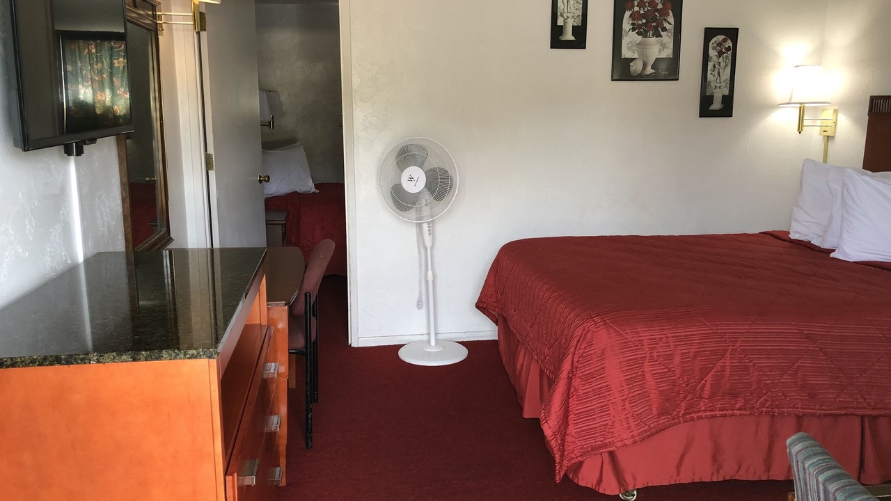 Photo of Bedroom in Reedsport