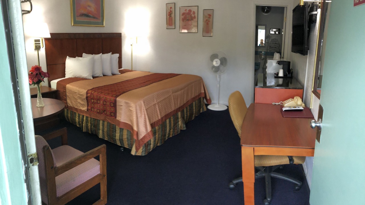 Photo of Bedroom in Reedsport