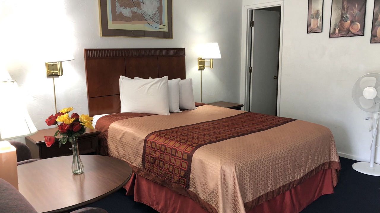 Photo of Bedroom in Reedsport