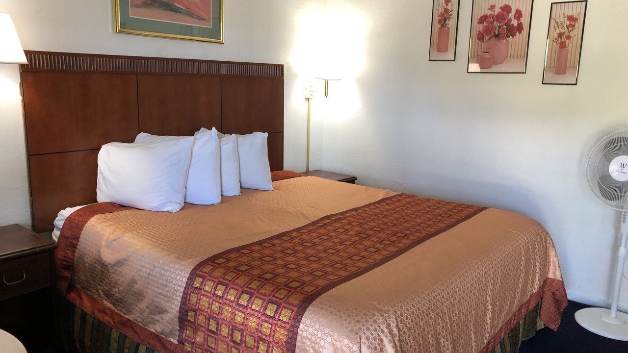 Photo of Bedroom in Reedsport