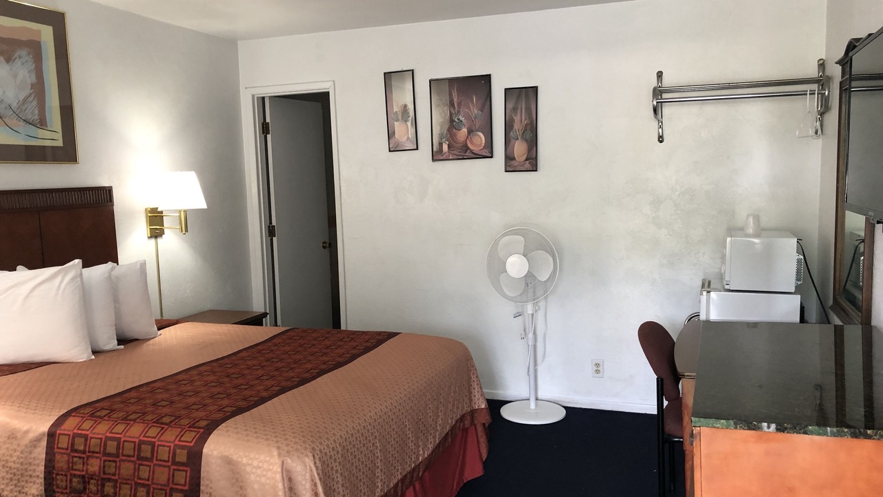 Photo of Bedroom in Reedsport