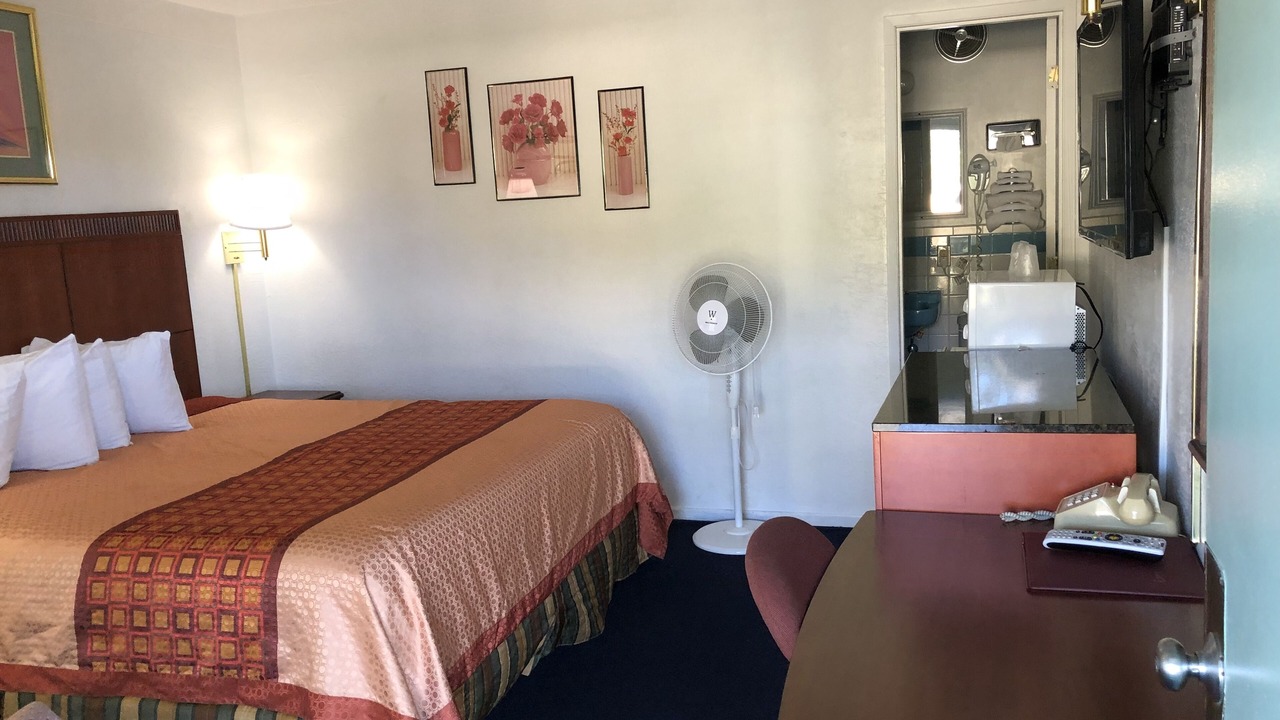 Photo of Bedroom in Reedsport