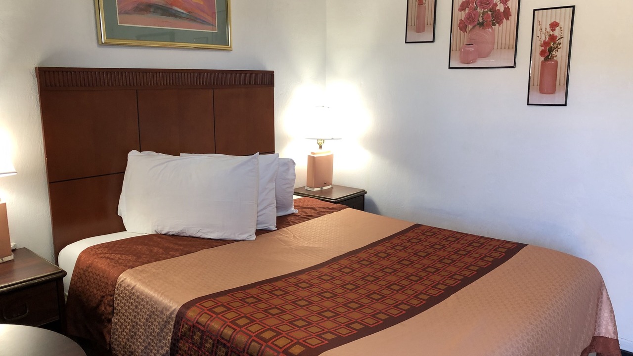 Photo of Bedroom in Reedsport