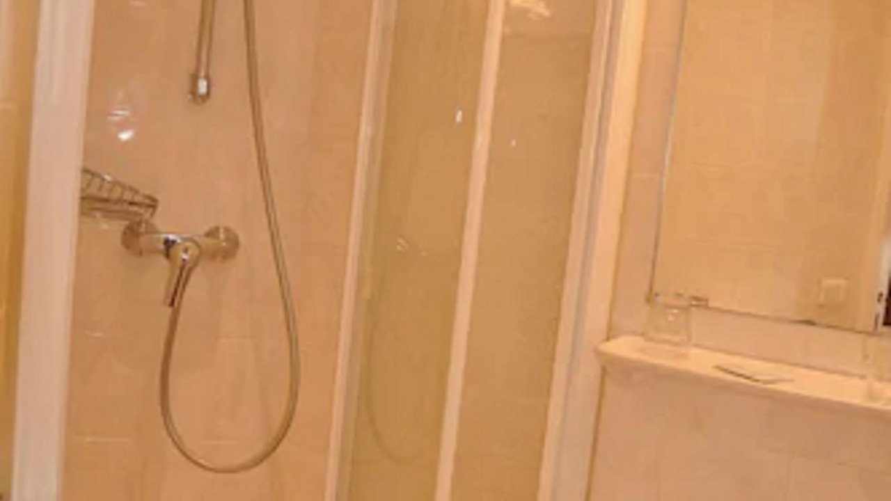 Photo of Bathroom in Butte-aux-Cailles