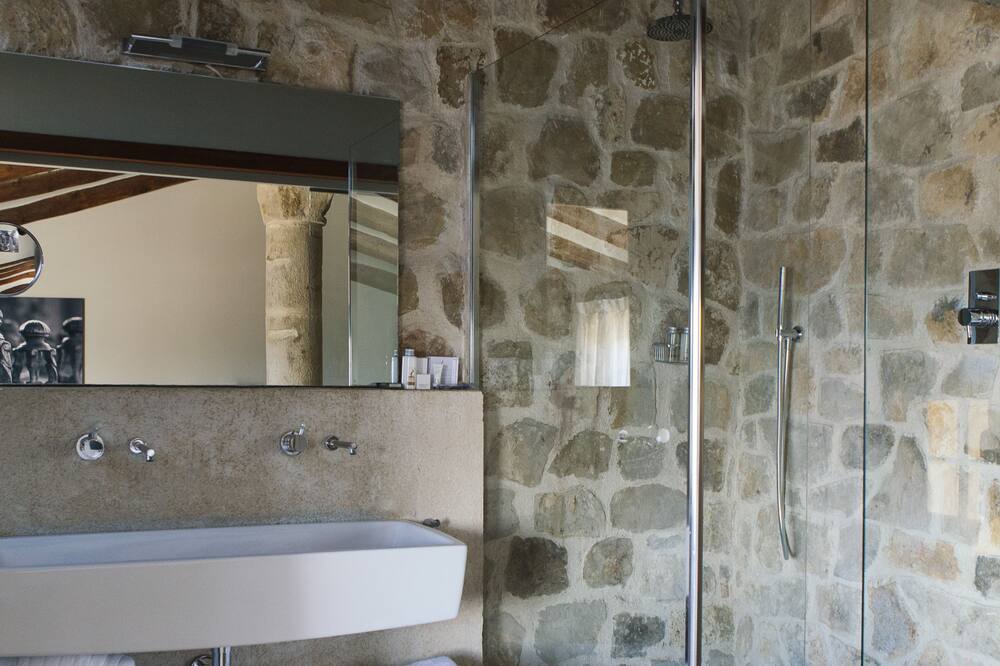 Photo of Bathroom in Calaceite
