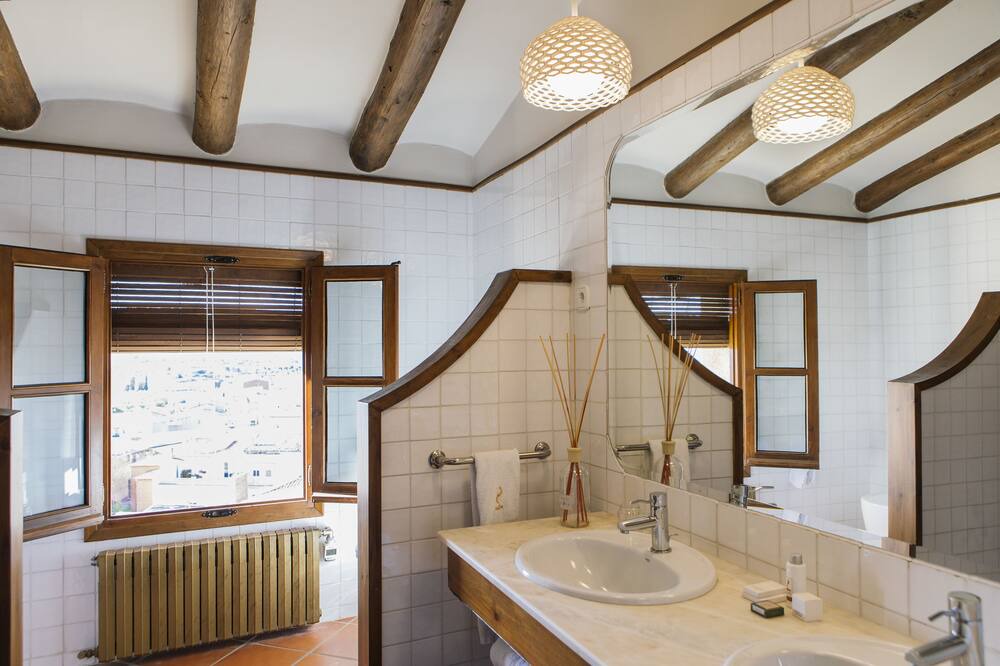 Photo of Bathroom in Calaceite