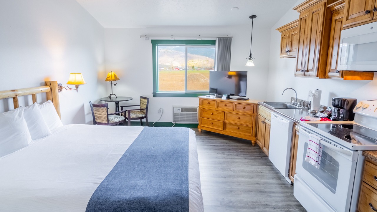 Photo of Others in Victor