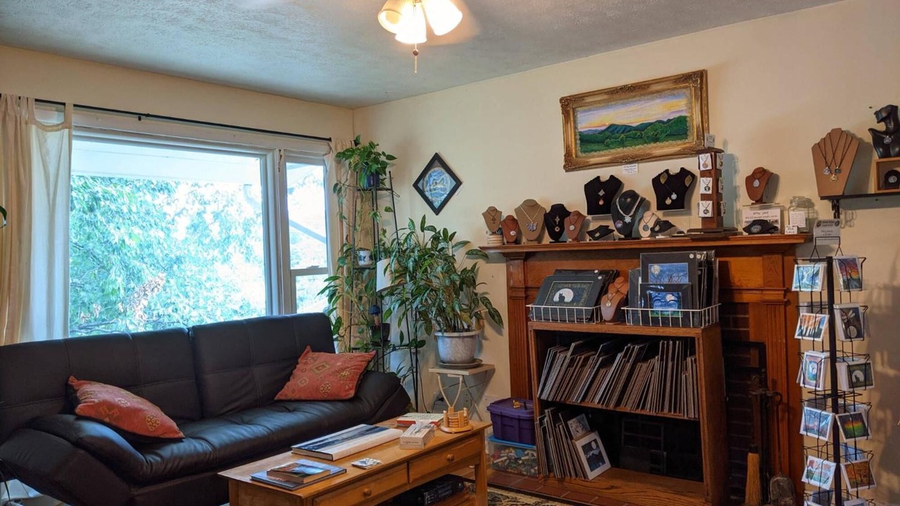 Photo of Livingroom in Woolen Mills