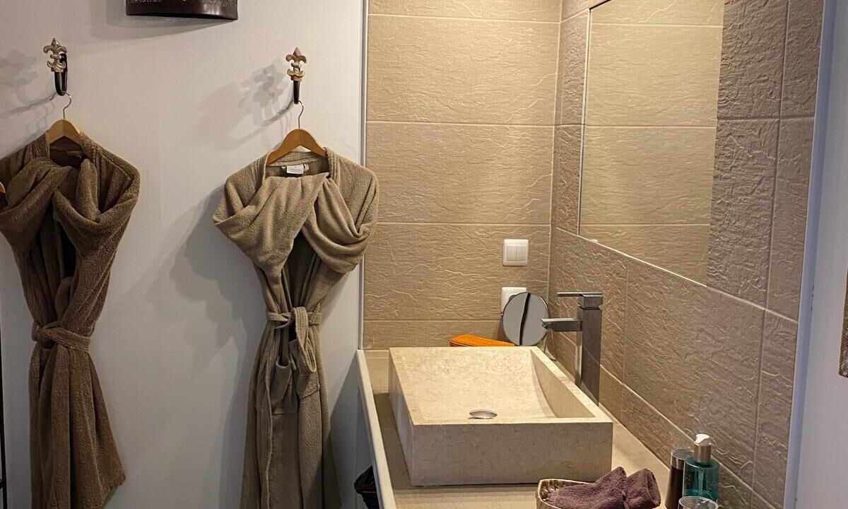 Photo of Bathroom in Anatole France