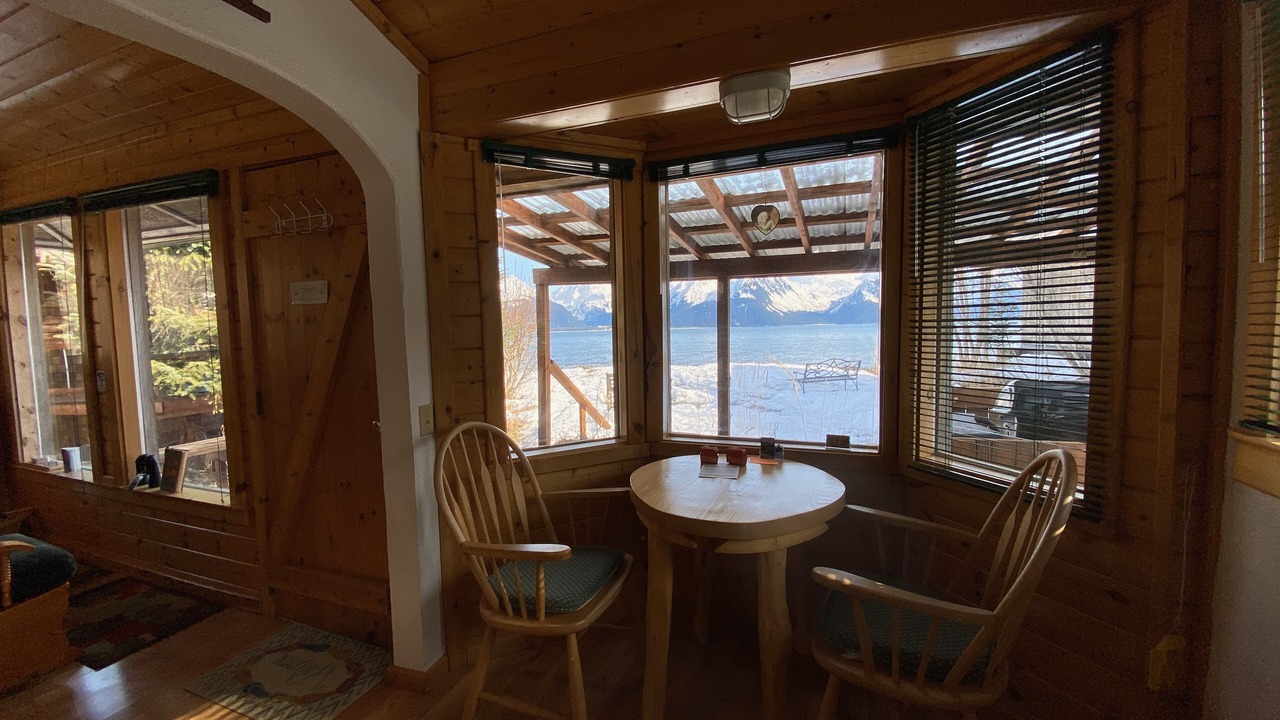 Photo of Livingroom in Lowell Point
