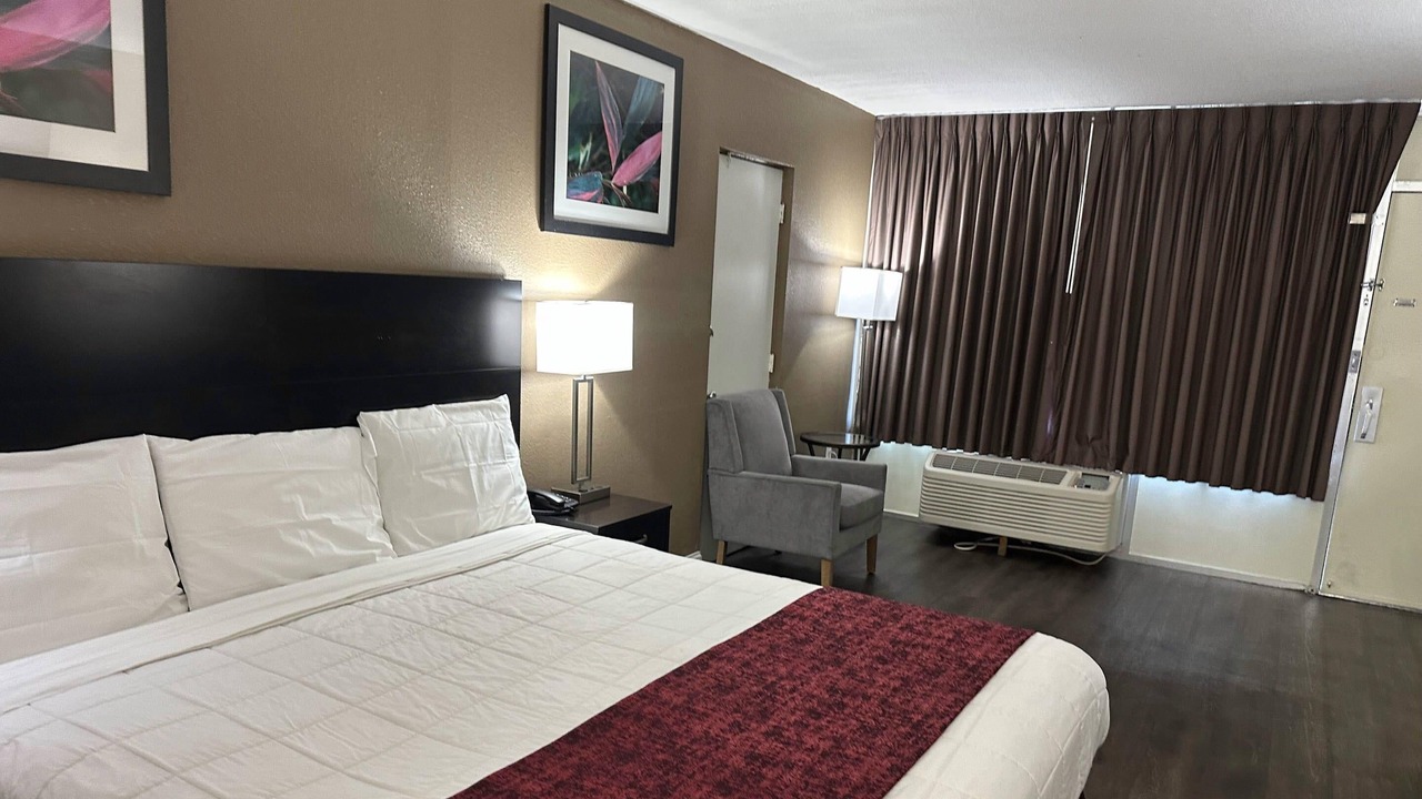 Photo of Bedroom in Bushnell