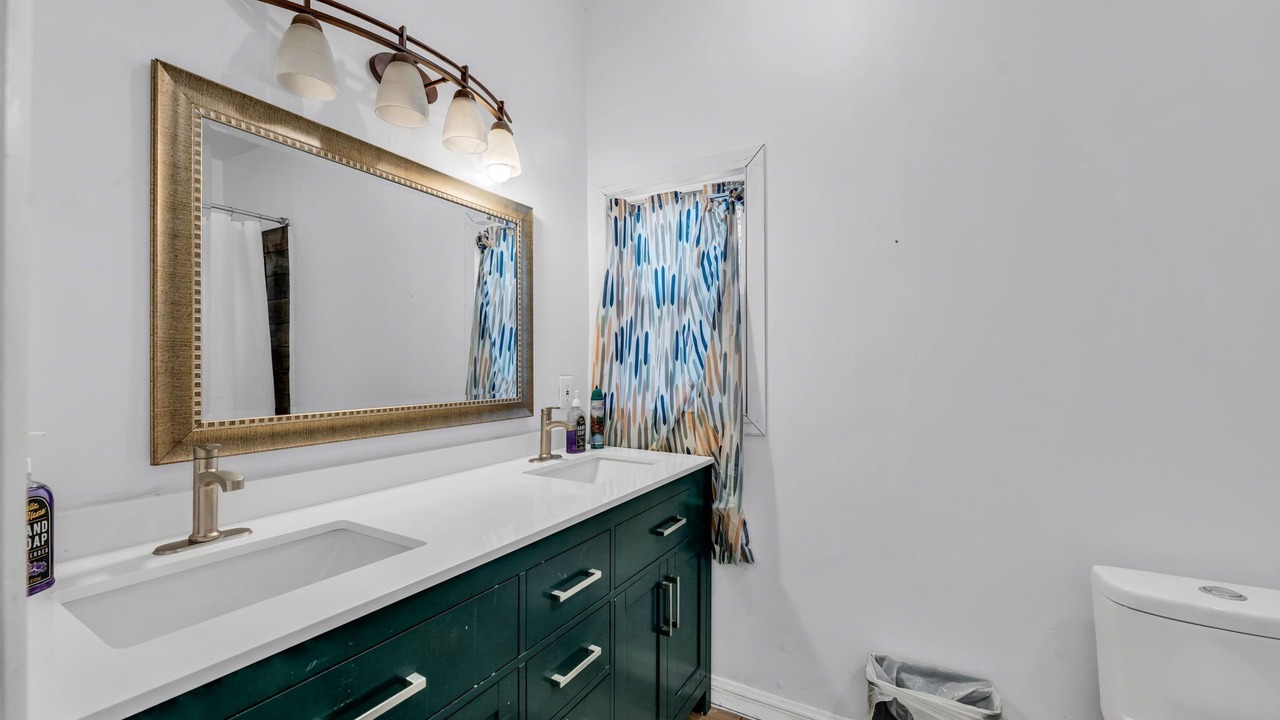Photo of Bathroom in Peter Pan