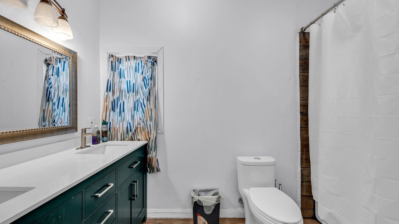 Photo of Bathroom in Peter Pan