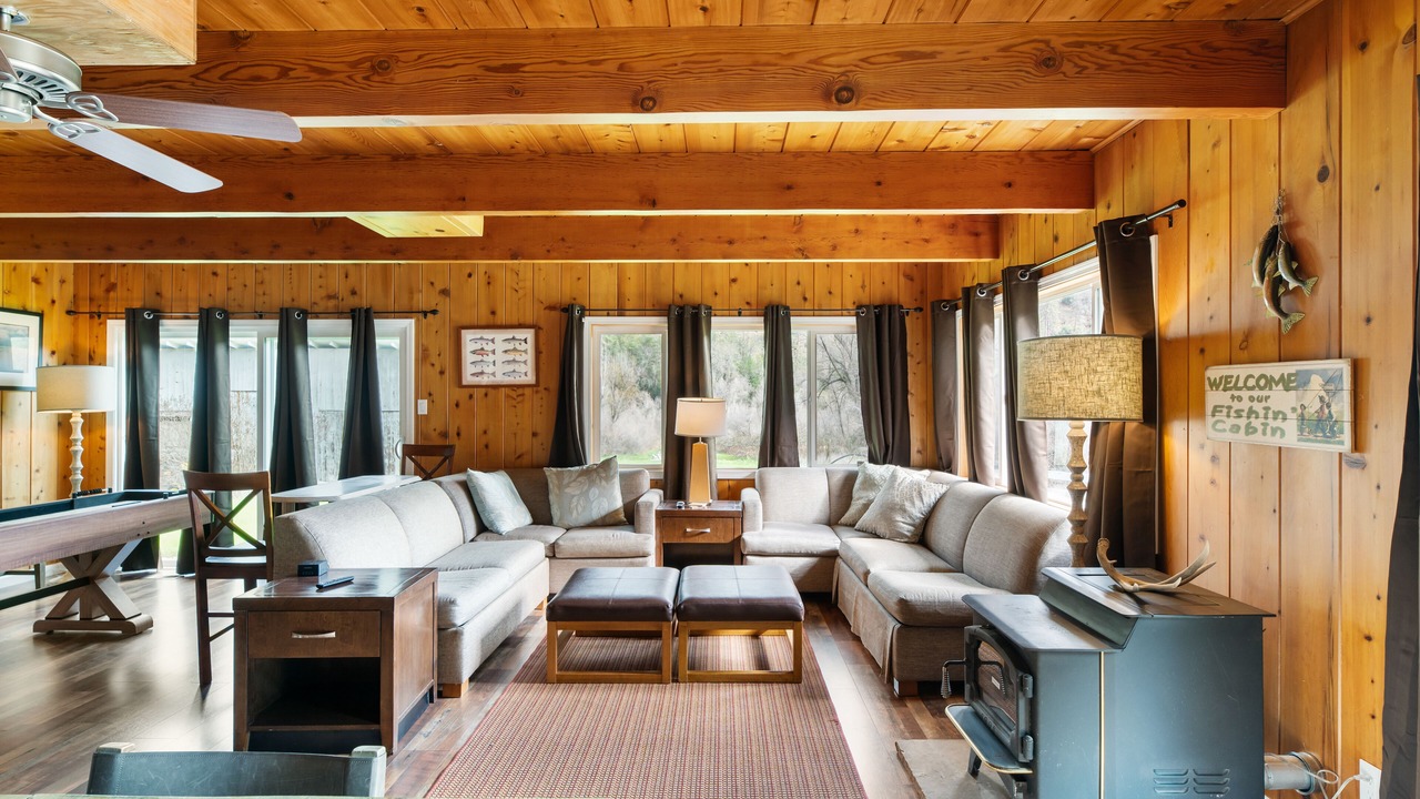 Photo of Livingroom in Douglas City