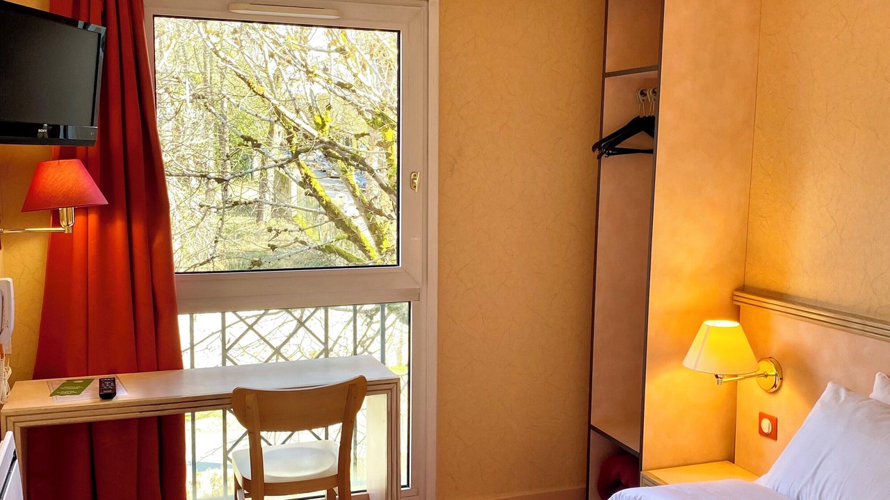 Photo of Bedroom in Gif-sur-Yvette