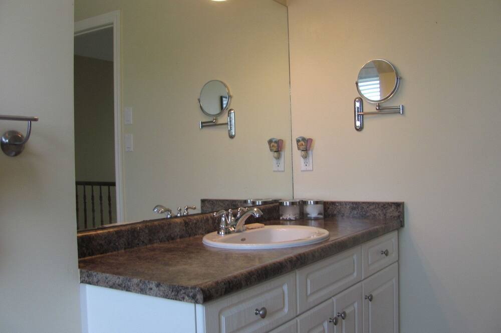 Photo of Bathroom in Virgil