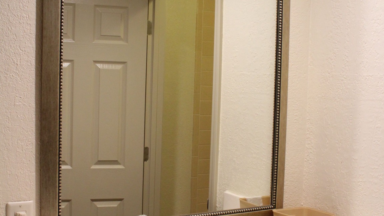 Photo of Bathroom in Grandview Plaza