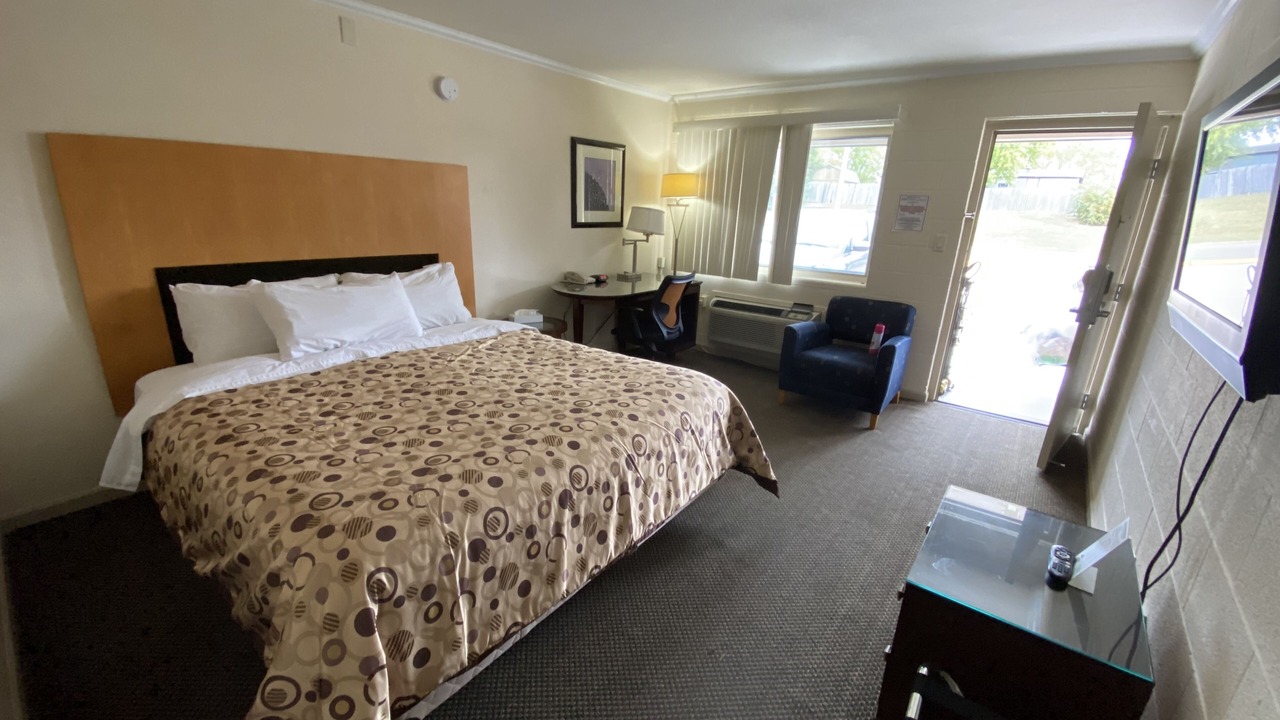 Photo of Bedroom in Grandview Plaza