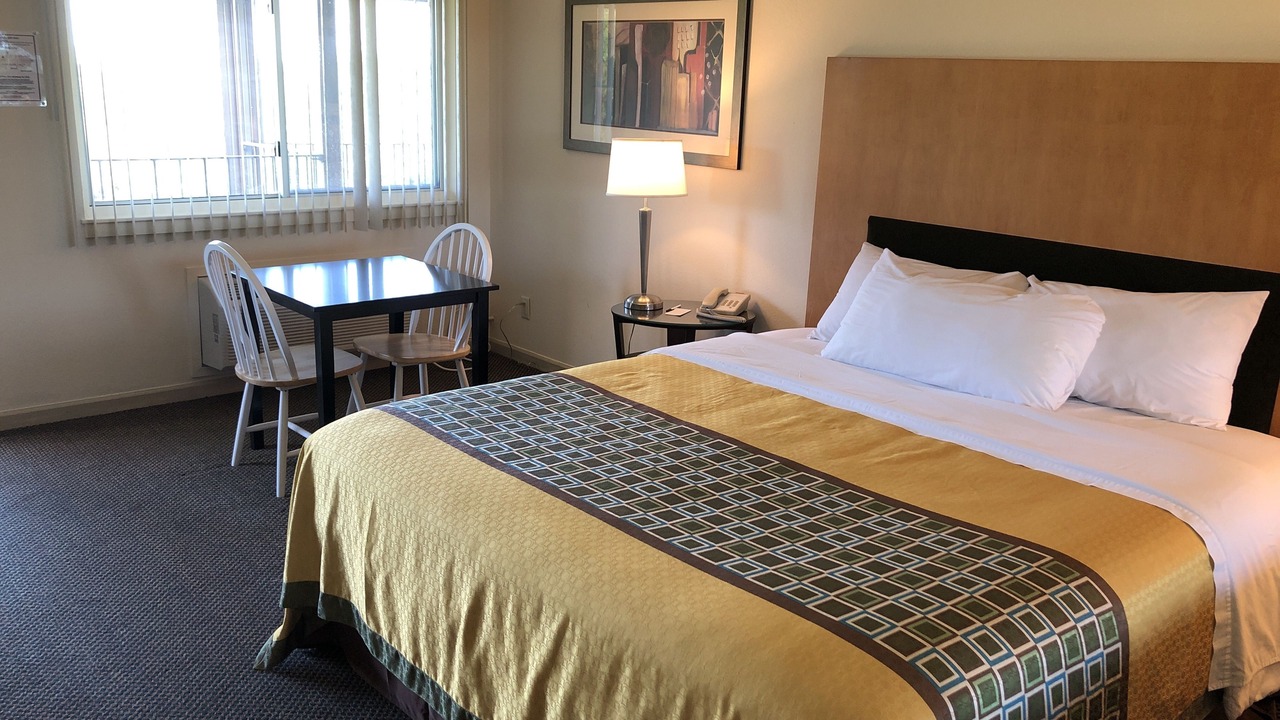 Photo of Bedroom in Grandview Plaza