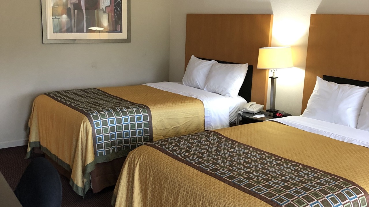 Photo of Bedroom in Grandview Plaza