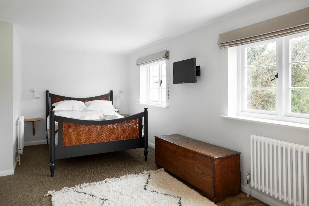 Photo of Others in Ebbesborne Wake