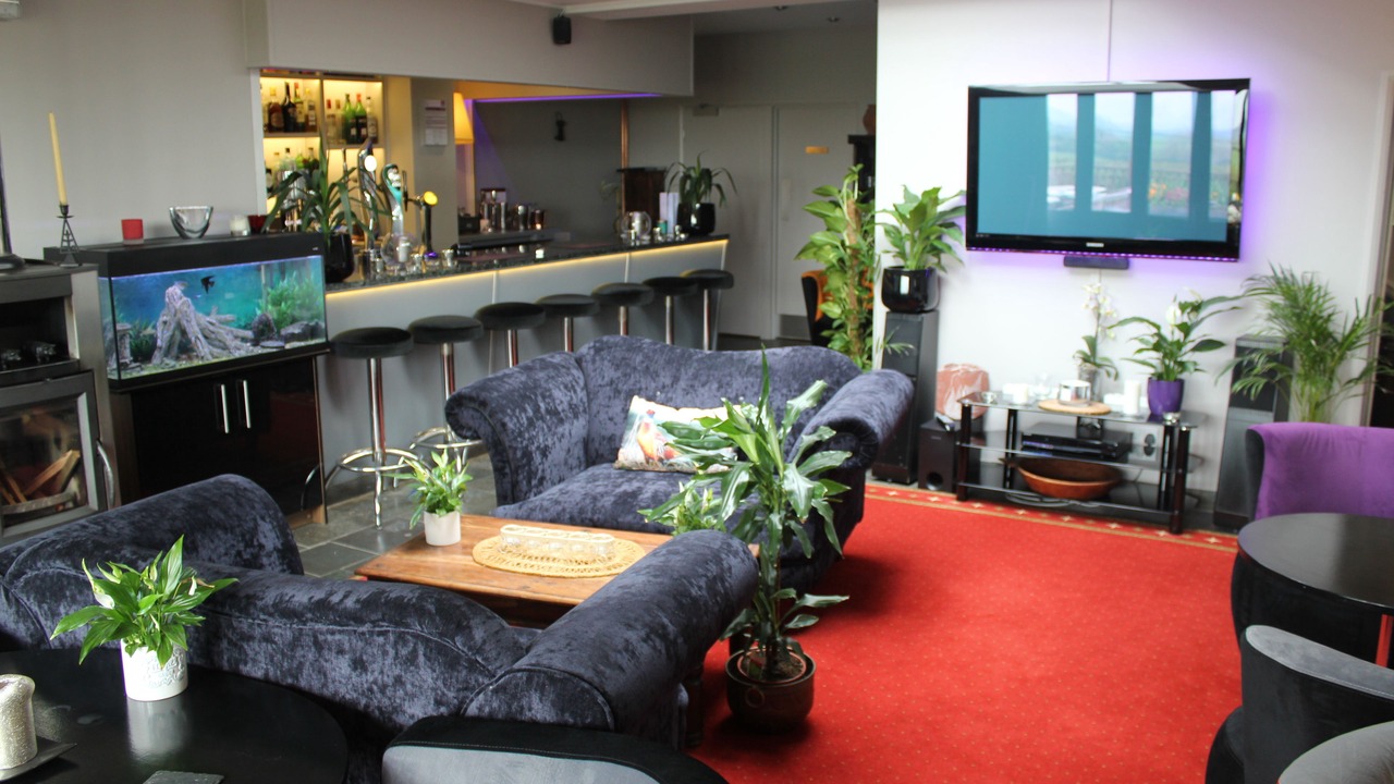 Photo of Others in Combpyne