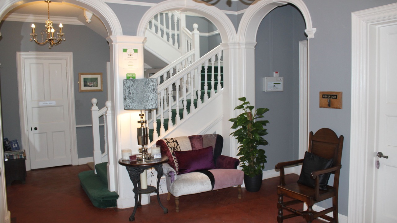 Photo of Others in Combpyne