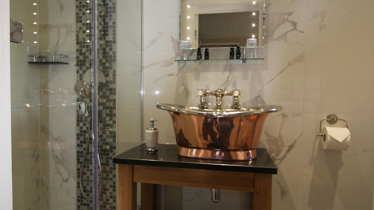 Photo of Bathroom in Combpyne