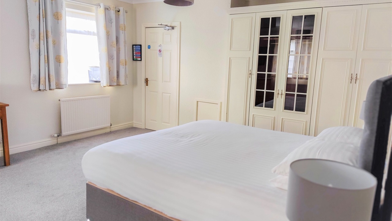 Photo of Others in Hooton